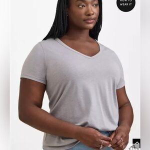 Torrid Girlfriend Signature Jersey V Neck Tee in Heather Gray Size 2 NWT